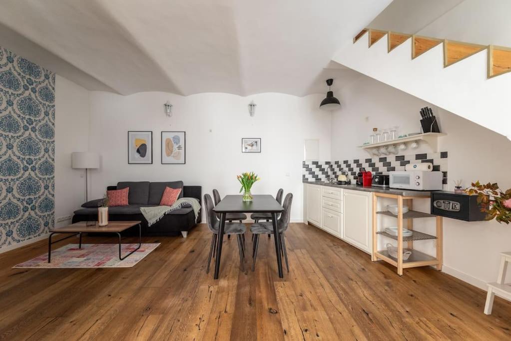 Cozy 1Br Duplex Near Center By Hm Apartment เวียนนา ภายนอก รูปภาพ
